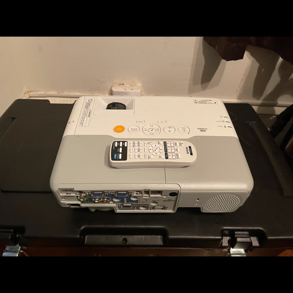 ESPSON PROJECTOR POWERLITE 905
